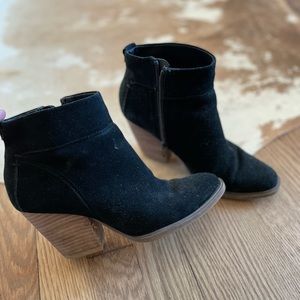 Steve Madden black booties